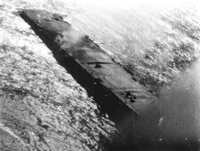 Japanese aircraft carrier Zuihō sinking on 24 October 1944 (80-G-272552)
