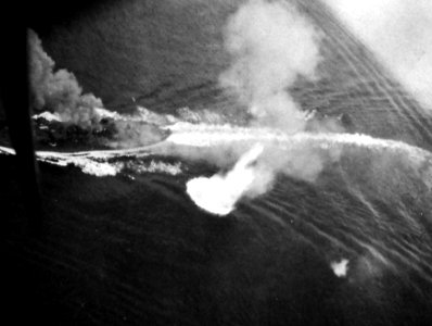 Japanese battleship Yamato seen from an attacking aircraft, 7 April 1945 (80-G-320642)