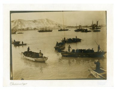 Japanese bringing horses ashore at Chemulpo LCCN2005679314