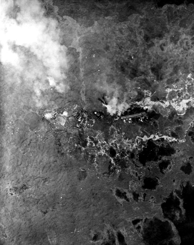 Japanese light cruiser Yahagi sinking on 7 April 1945 (80-G-316086)