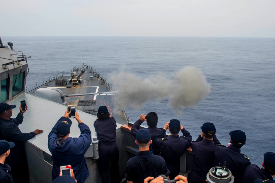 Japanese midshipmen watch a live-fire exercise aboard USS Fitzgerald (DDG 62). (18869817821)