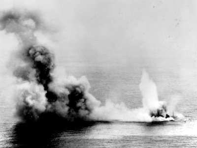 Japanese light cruiser Yahagi is hit on 7 April 1945 (NH 62574)
