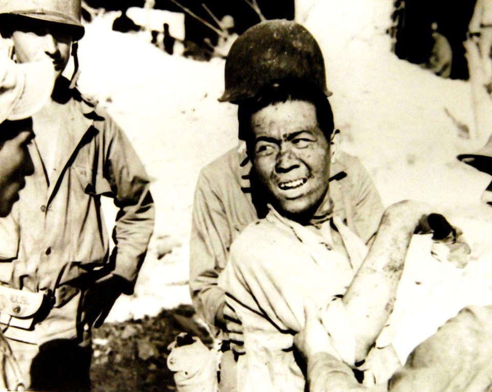 Japanese prisoners of war under direction of military police in the Philippine Islands, WWII (34311311062)