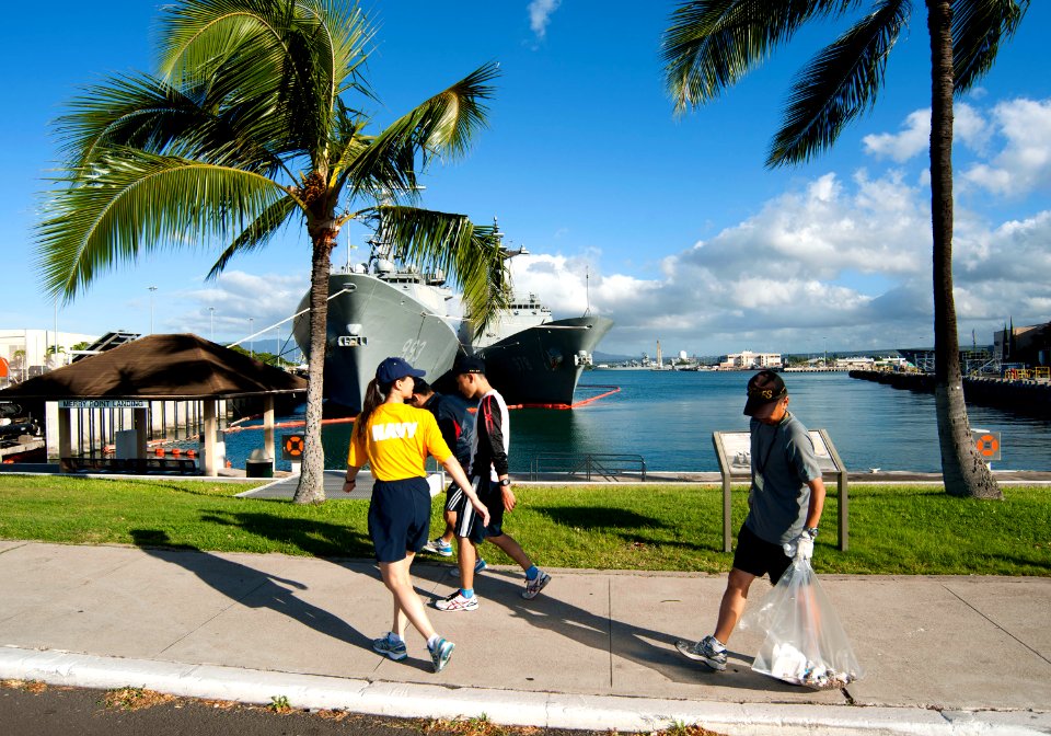 Japanese Sailors organized joint base cleanup 140805-N-WF272-034