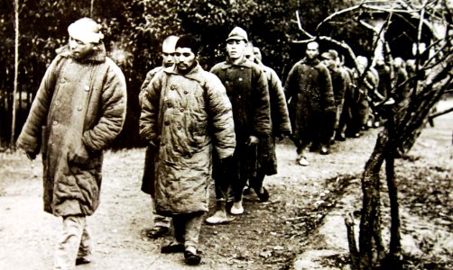 Japanese prisoners captured by Chinese troops at Changsha, China, 1942 (23914444524)
