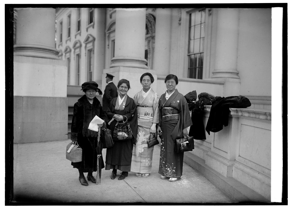Japanese Women's group, 11-11-22 LCCN2016846888