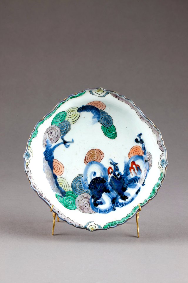 Japansk fat från 1700-talet med drake - Hallwylska museet - 96002