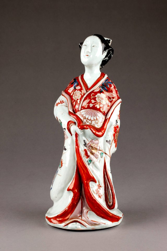 Japansk porslinsfigur från 1800, föreställande hovdam - Hallwylska museet - 96055