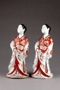 Japanska figurer från cirka 1800, föreställande hovdamer - Hallwylska museet - 96053