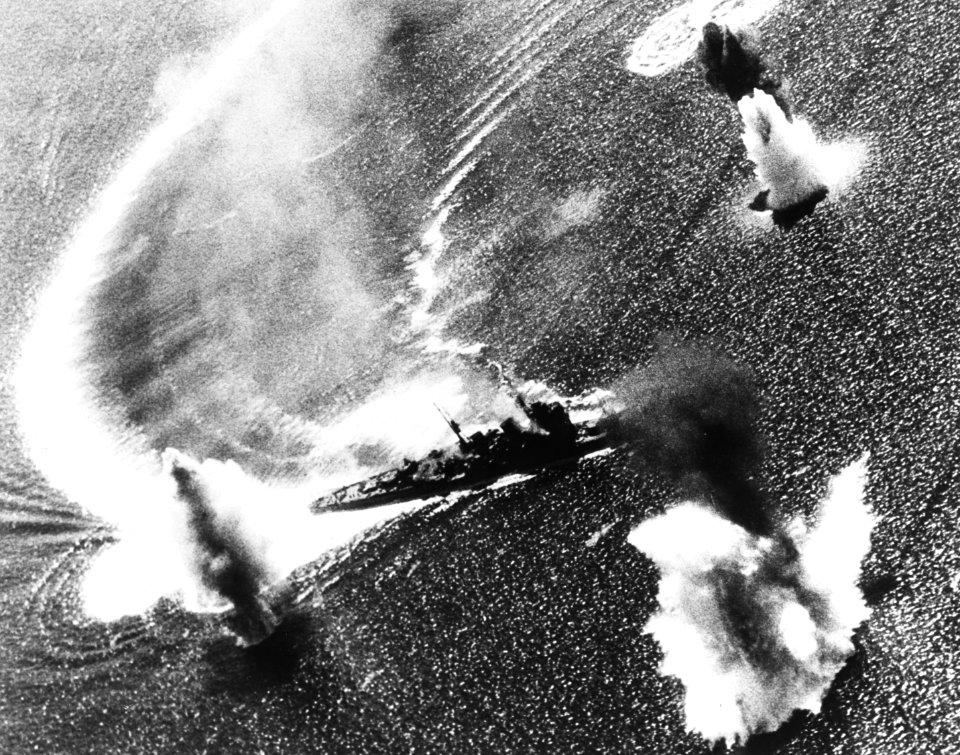 Japanese cruiser Nachi maneuvering under air attack in Manila Bay, Philippines, on 5 November 1944 (80-G-287018)