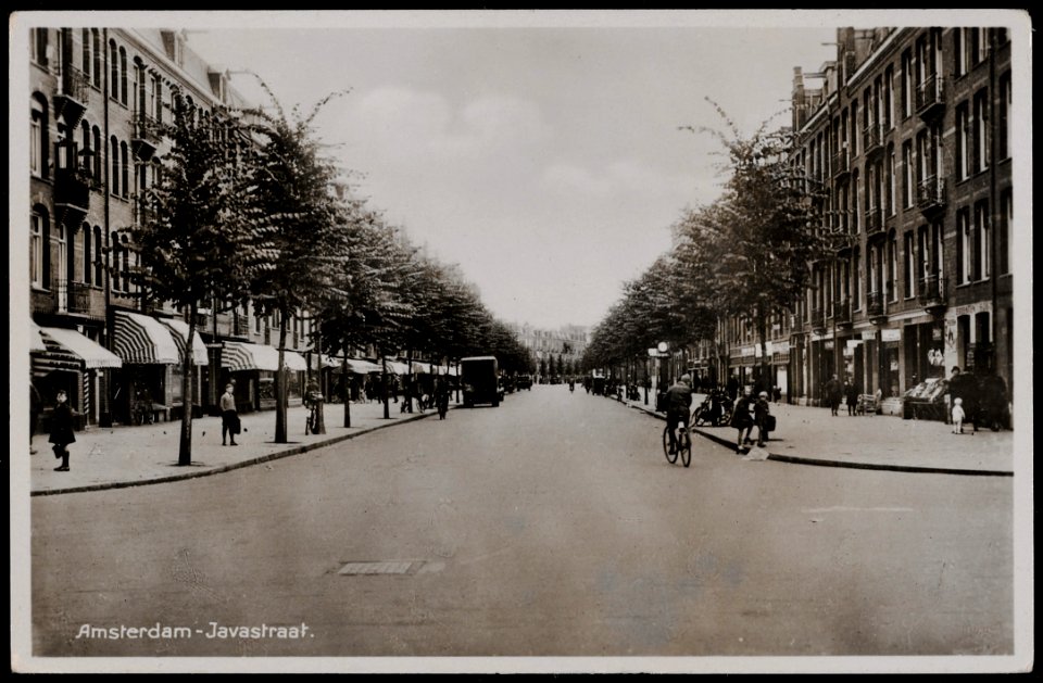 Javastraat gezien vanaf de kruising Celebesstraat. Uitgave J. Sleding, Amsterdam, Afb PRKBB00349000005