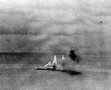Japanese light cruiser Yahagi under air attack, 7 April 1945 (80-G-316085)