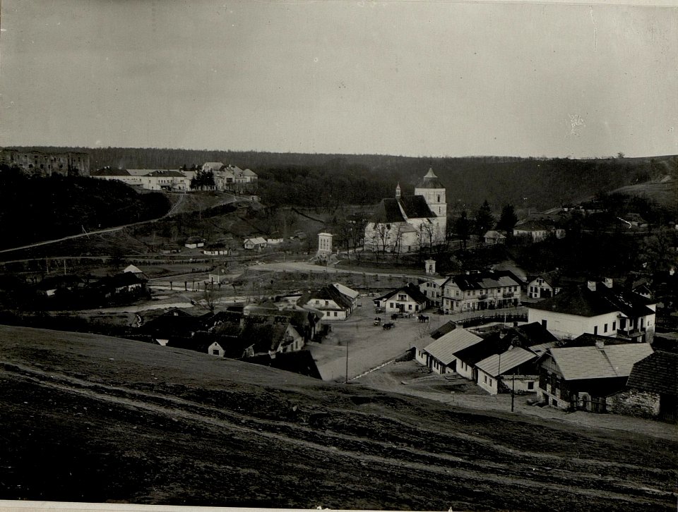 JAZLOWIEC von Nordwest. Aufgenommen am 9.IV.1916. 15. ITD. (BildID 15536898)