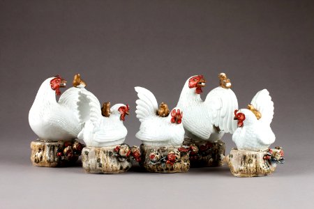 Japanska figurer från 1800-talet, höns och tuppar med kycklingar - Hallwylska museet - 96009