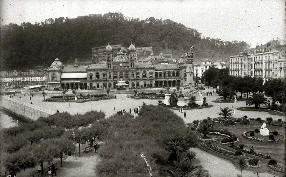 Jardines de Alderdi Eder (1 de 1) - Fondo Car-Kutxa Fototeka