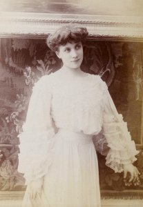 Jeanne Rolly, btv1b85969104-p030, 6