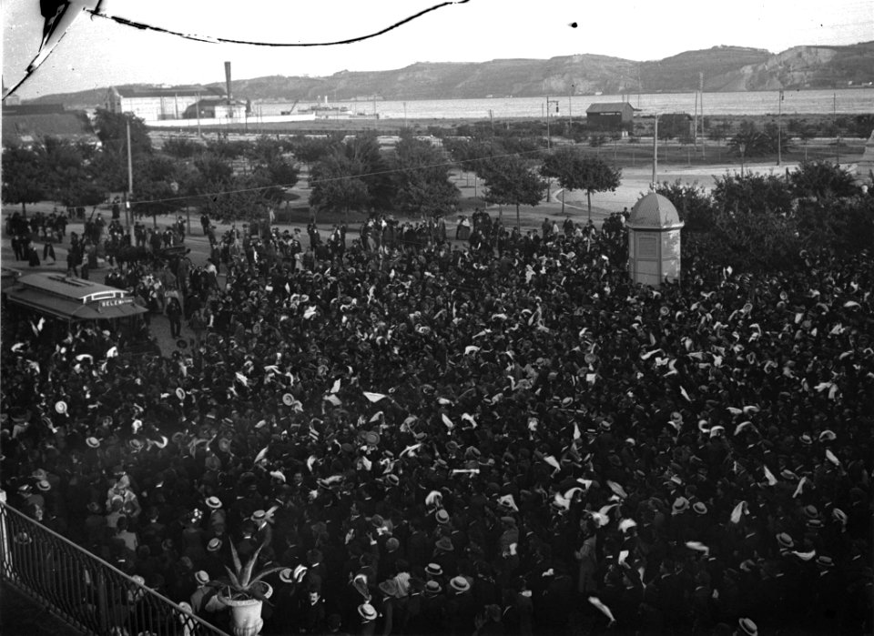 JBN001454 - Manifestação monárquica de estudantes da Universidade de Coimbra