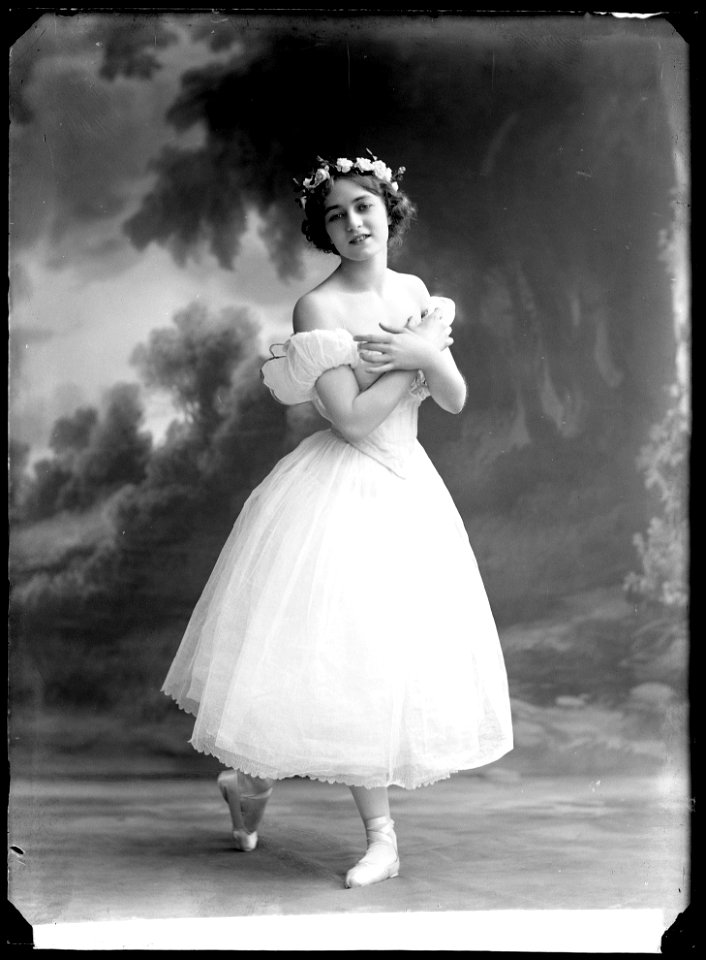 Jenny Hasselquist in Sylfiderna at Kungliga Operan 1913 - SMV - NH054