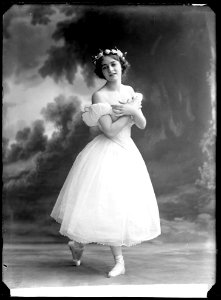 Jenny Hasselquist in Sylfiderna at Kungliga Operan 1913 - SMV - NH054
