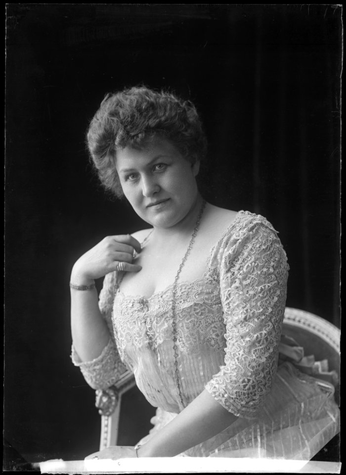 Jennie Norelli, opera singer - SMV - NN038