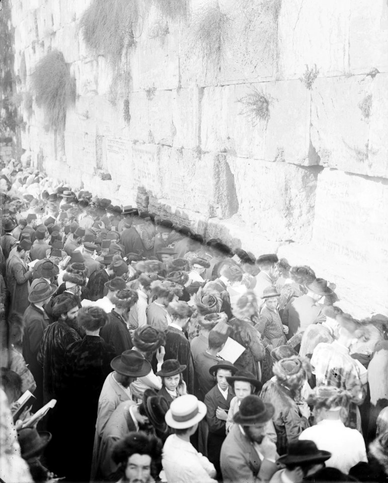 Jerusalem (El-Kouds). Jews' wailing place, upright LOC matpc.06653 (cropped)