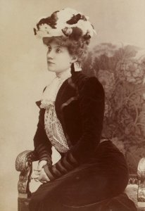 Jeanne Rolly, par Jean Reutlinger, btv1b8596925k-p038, 1 (cropped)