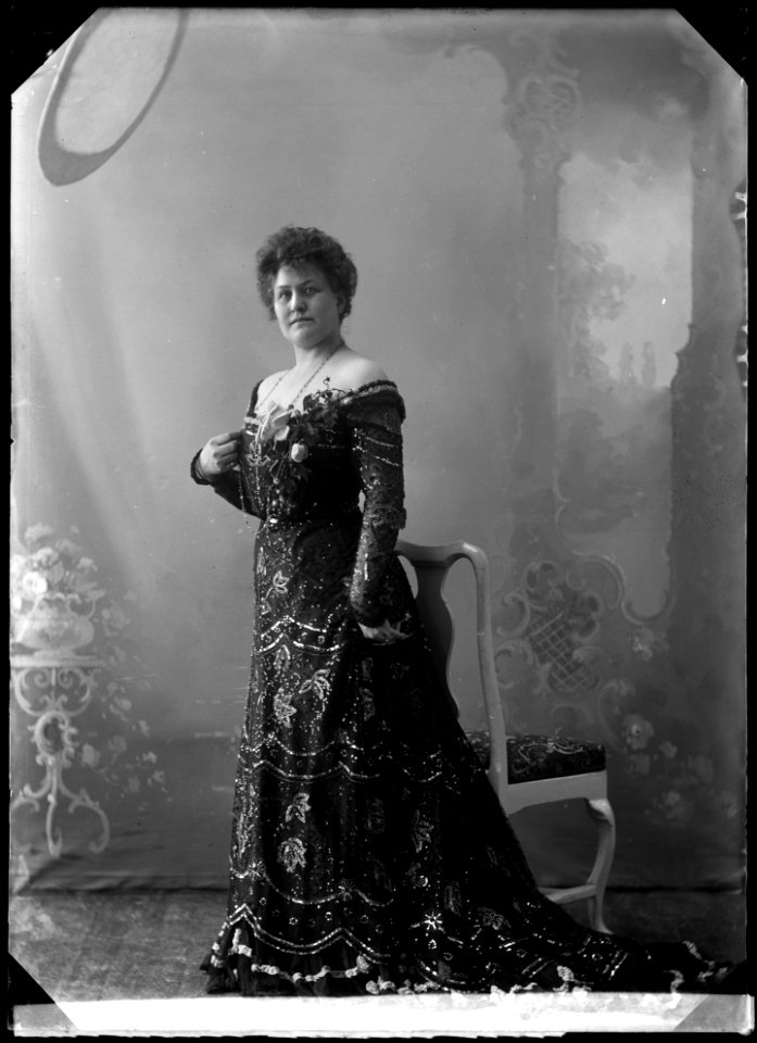 Jennie Norelli, opera singer, undated portrait - SMV - GN034