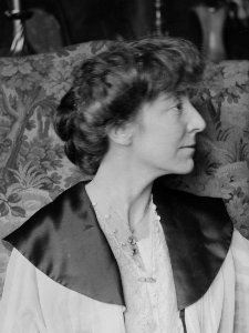 Jeannette Rankin, 27 February 1917 - LCCN2014704007 (cropped)