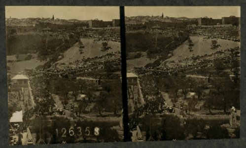 Jerusalem from the Mt. of Olives, showing the throngs in the city at Passover time LCCN2004672888