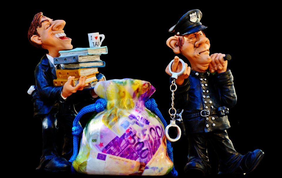 Handcuffs scam tax consultant