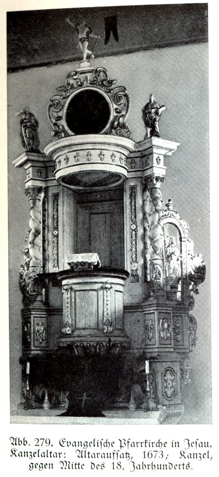 Jesau, Evangelische Pfarrkirche, Kanzelaltar, Altaraufsatz 1673, Bildhauer Joh. Pfeffer (zugeschrieben)