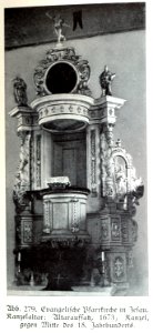Jesau, Evangelische Pfarrkirche, Kanzelaltar, Altaraufsatz 1673, Bildhauer Joh. Pfeffer (zugeschrieben)