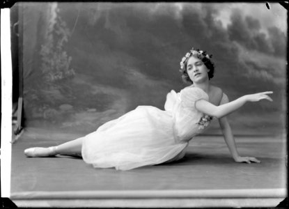 Jenny Hasselquist in Sylfiderna at Kungliga Operan 1913 - SMV - NH024