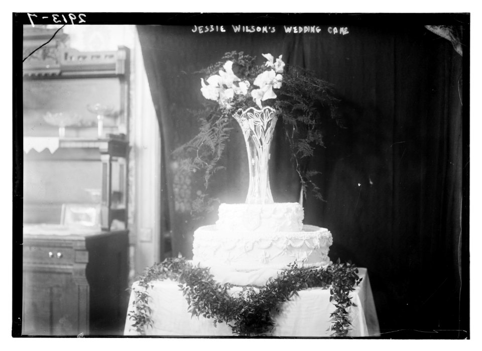 Jessie Wilson's wedding cake LCCN2014694856