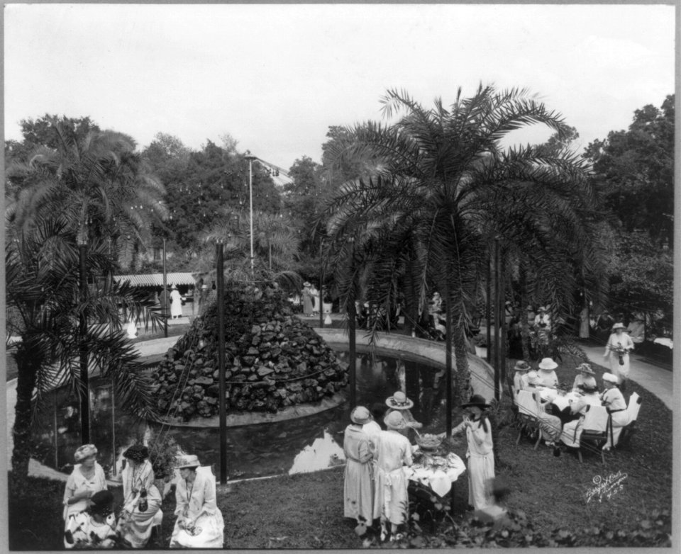 Jewel Box Tea Garden, Tampa, Florida LCCN2002716011