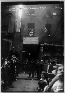 Jewish life - worshippers and converted synogogue, Jewish New Year, New York LCCN2004668538