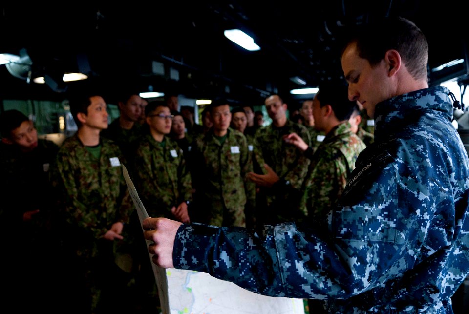 JGSDF visits USS Green Bay 160121-N-JH293-090