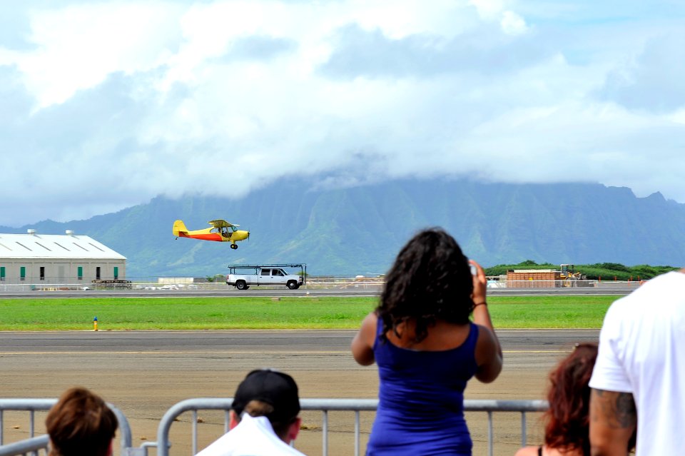 Jet engines buzz above Hawaii during 2015 Kaneohe Air Show 151016-N-IU636-980
