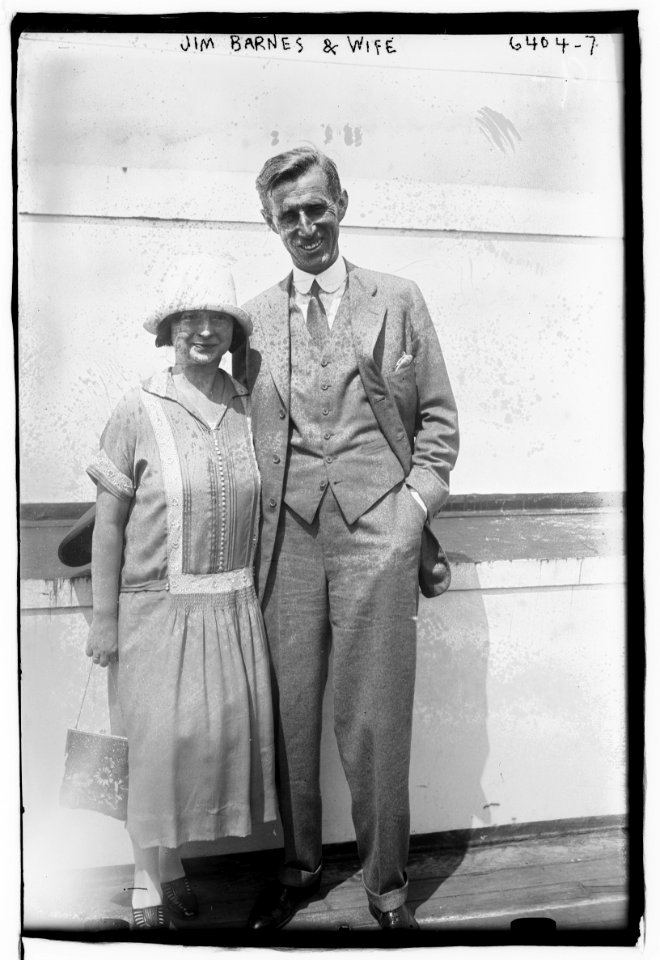 Jim Barnes with wife LCCN2014718541