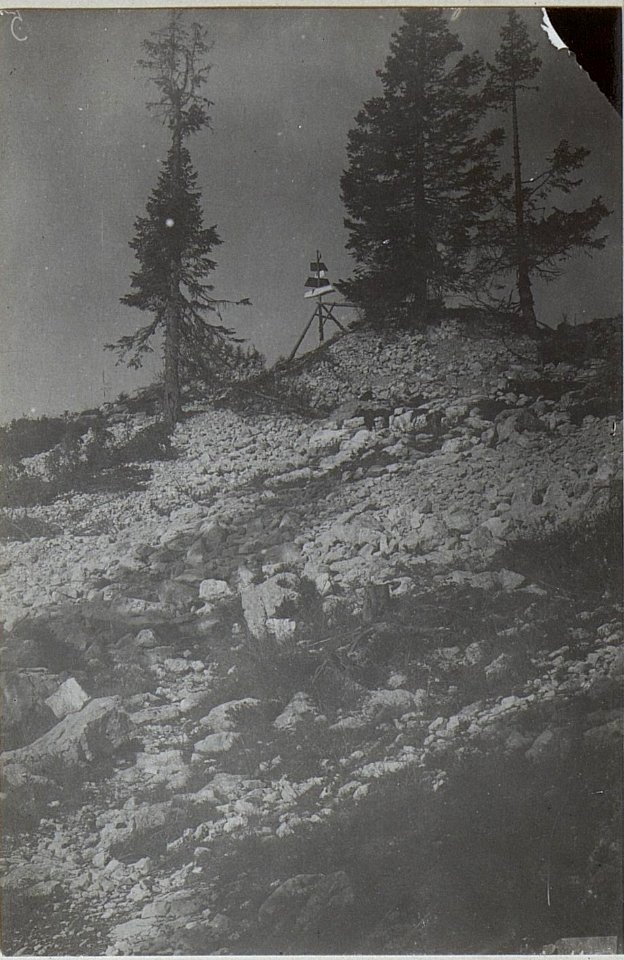 Jl.Cimone. (Triangulierungspunkte.) 40m.v.Osten. (BildID 15648440)