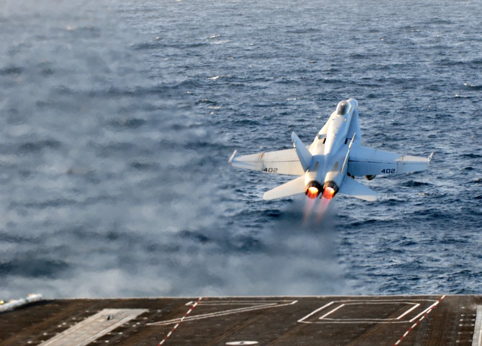 Jet takes off. (6466287727)