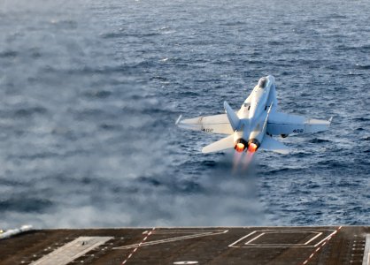 Jet takes off. (6466287727)