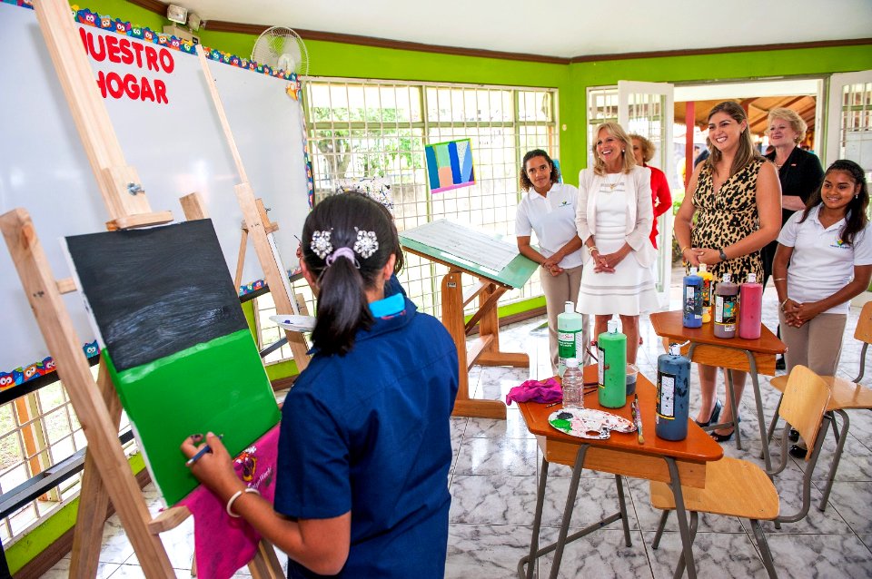 Jill Biden visits San Jose, Costa Rica (2016-06-19) 03