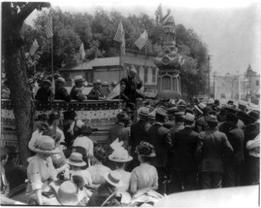 Job Elmer Hedges, 1862-1925, speaking on platform at political rally LCCN2006679124