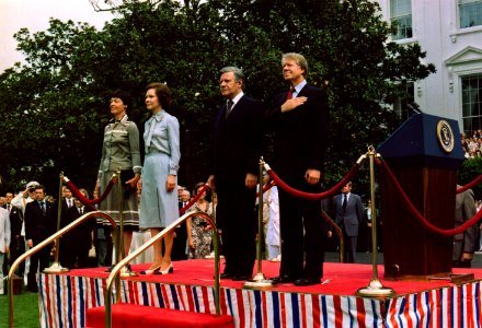Jimmy Carter and Rosalynn Carter host arrival ceremony for German Chancellor Helmut Schmidt and Mrs. Helmut Schmidt. - NARA - 175448
