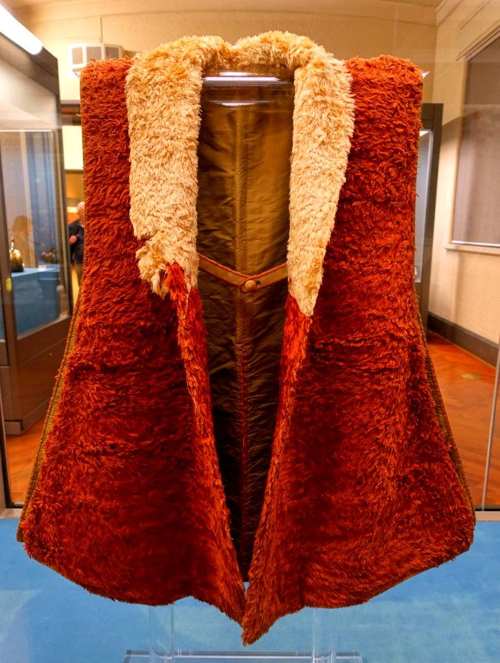 Jinbaori (coat worn over armor) with white cross in circle crest, Edo period, 1800s AD, red and white velvet - Tokyo Naitonal Museum - Tokyo, Japan - DSC09461