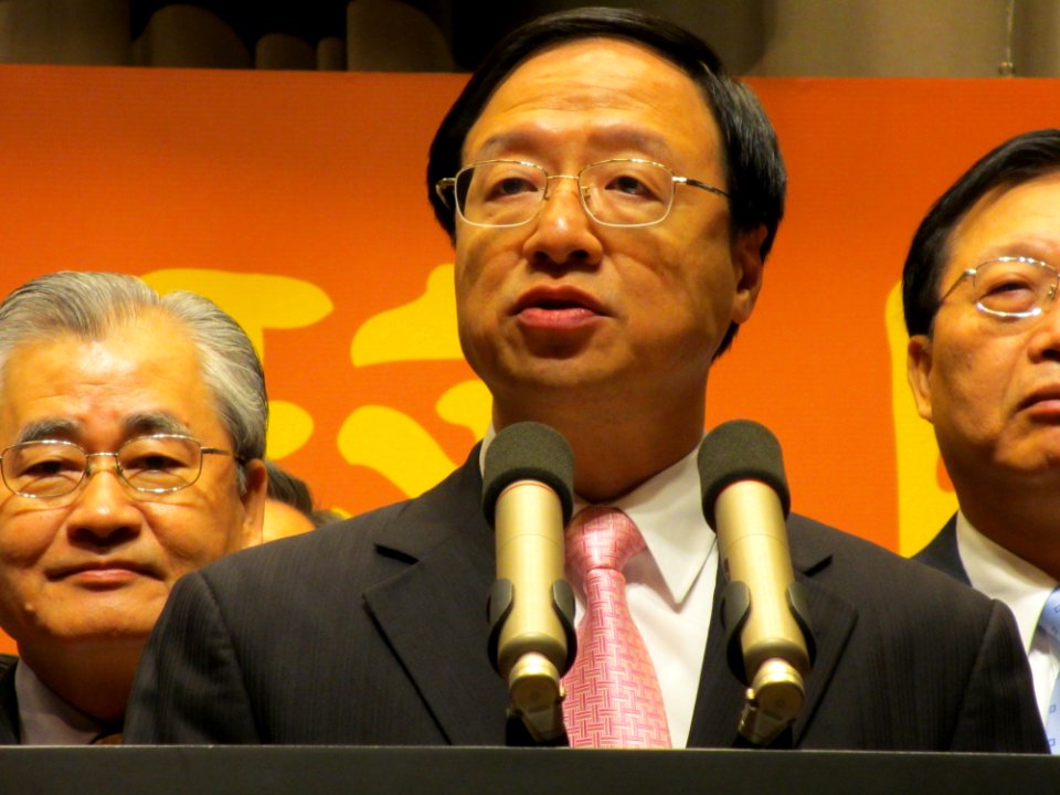 Jiang Yi-huah with Executive Yuan
