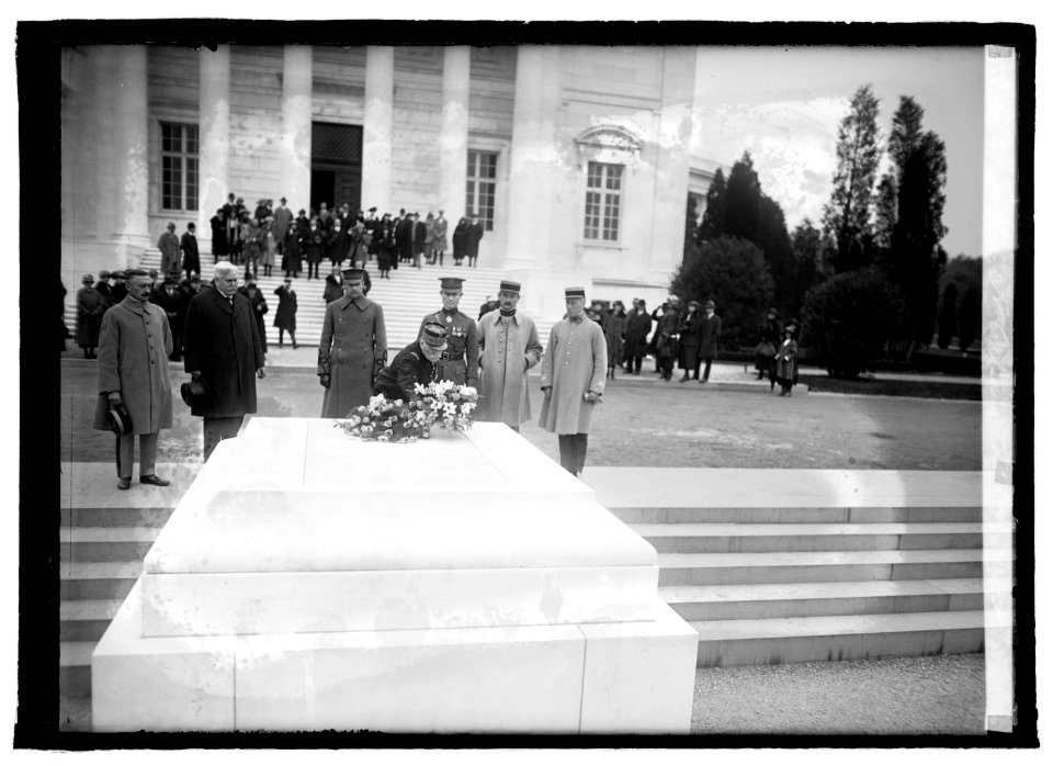 Joffre at Arlington, 4-21-22 LCCN2016846266