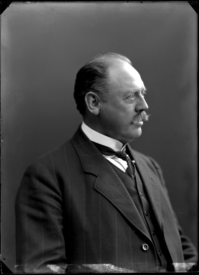 Johan Strömberg, actor, portrait 1909 - SMV - NS140