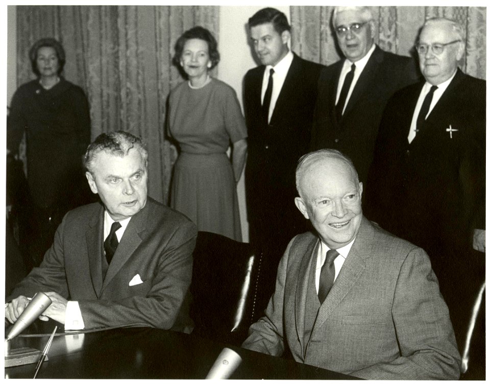 John Diefenbaker and Dwight Eisenhower at signing of Columbia River Treaty (January 1961)